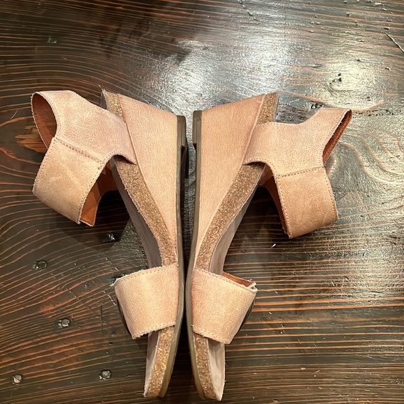 Taos Wedges - Picture 2 of 11